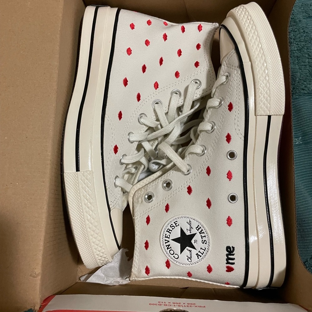 VALENTINE’S DAY Limited Edition Converse